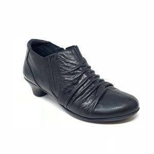 Taos Highness Black Leather Ruched Ankle Boots